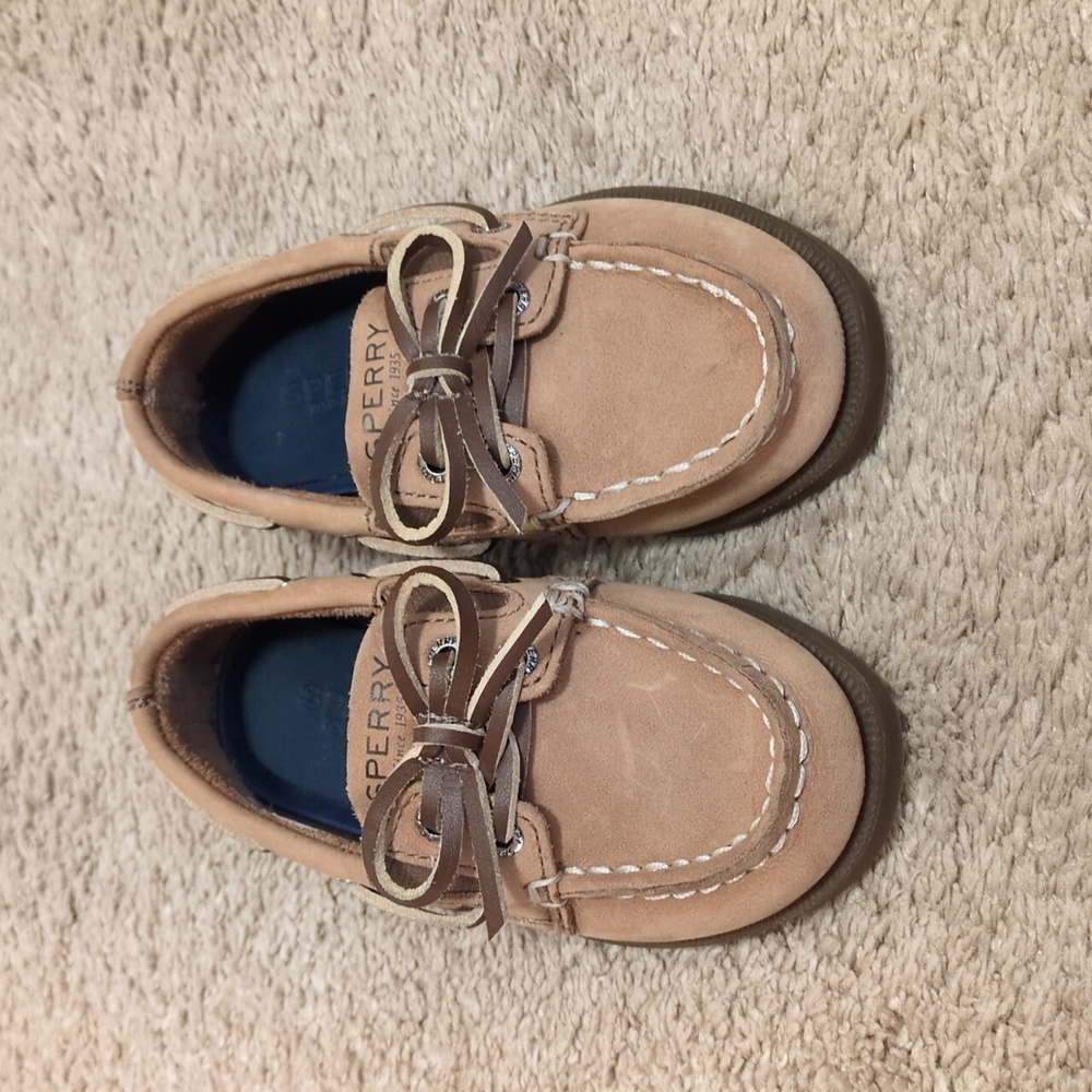 Sperry size 7 slip on shoes. Loafers. Tan